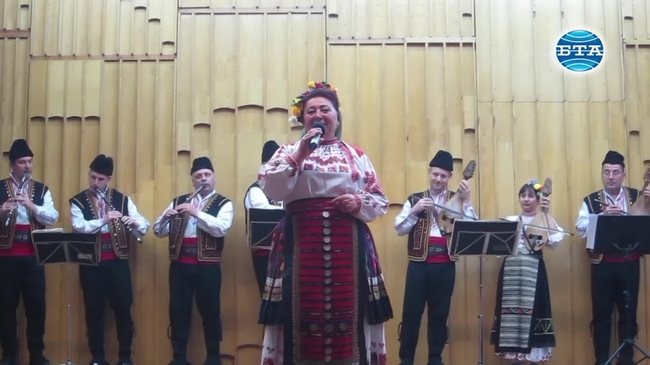 Северняшкият ансамбъл представи юбилеен концерт на народната певица Елка Петкова