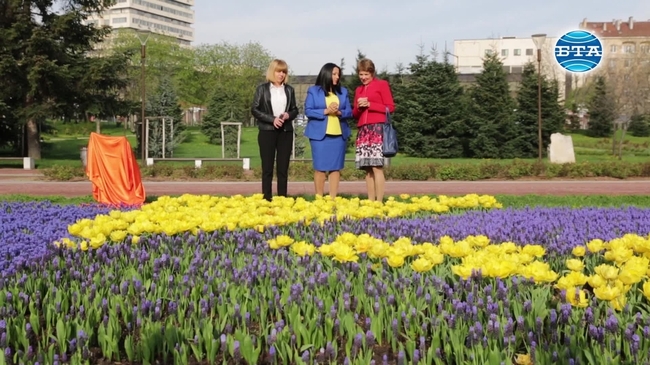 Мозайка от цветя, изобразяваща логото на българското председателство, бе открита пред НДК