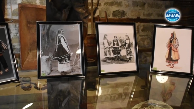 Традиционни български сватбени и невестински забраждания могат да се видят в Музейния комплекс в Елена