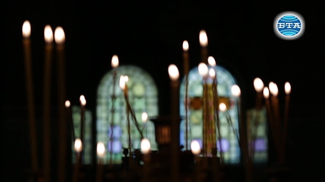 В храм "Св. Александър Невски" бе осветено новото миро на Българската православна църква