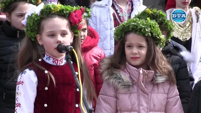 В Каварна пресъздадоха обичаите лазаруване и кумичене