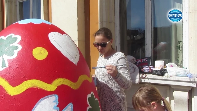 Деца се състезаваха в конкурс "Писано яйце" в Перник