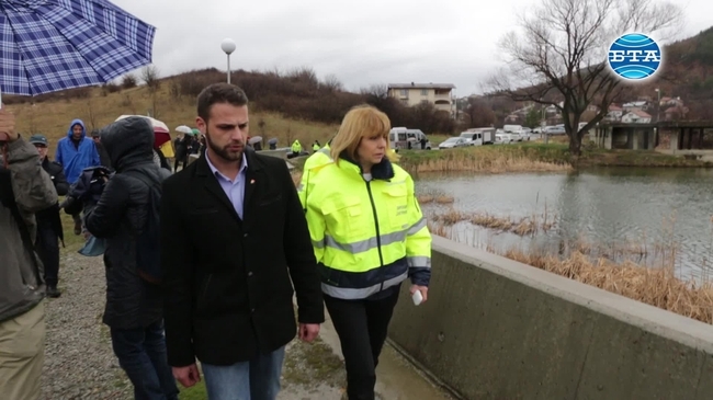 Столичният кмет Йорданка Фандъкова провери състоянието на общинския язовир "Мърчаево"