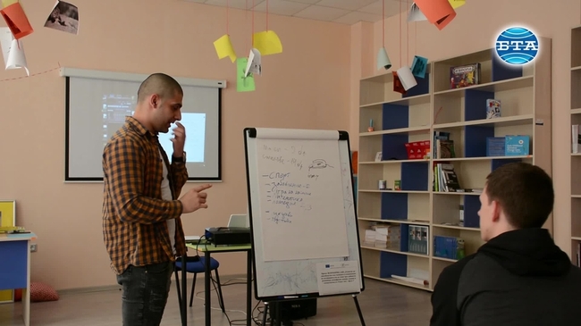 Талантливо момче от Враца избира професията на учител пред тази на певец