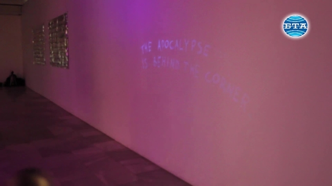 Теодор Ушев представя новия си проект "Като в тъмно огледало" в Софийската градска художествена галерия