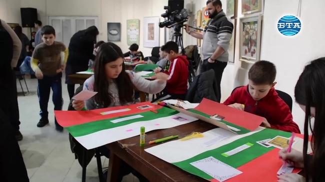 Колаж за Левски изработиха във Враца