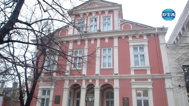 Уникална плоча с протописменост отпреди 8000 години бе представена днес в РИМ-Сливен