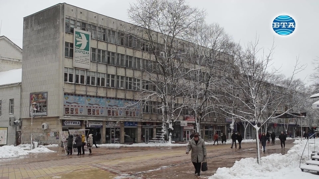 Малки художници рисуваха с вино творби, посветени празниците Трифон Зарезан и Свети Валентин