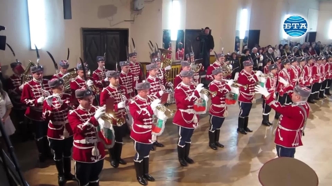 В Плевен вторият у нас ученически гвардейски отряд получи своето знаме