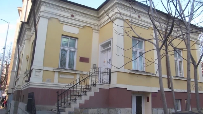 Плевенски художнички подредиха изложба, наречена "Изкушения"