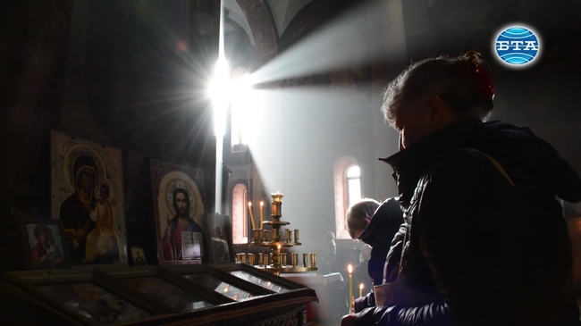 Врачанският митрополит Григорий отслужи тържествена света литургия и благослови лозята