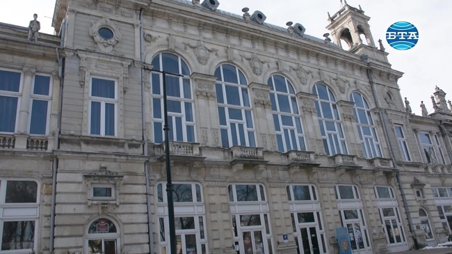 Русенският театър представя премиерата на "Любов с гръмотевици" тази вечер