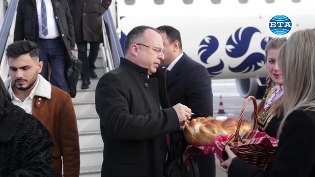 В София официално откриха първата редовна въздушна линия между България и Азербайджан