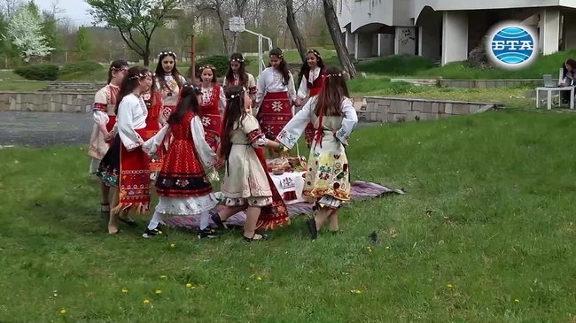 Лазарки наричаха за здраве и берекет в Кърджали