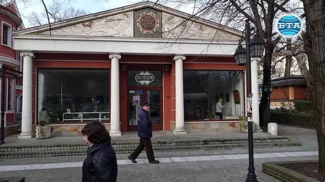 Двама художници откриха обща изложба в хасковската галерия "Форум"