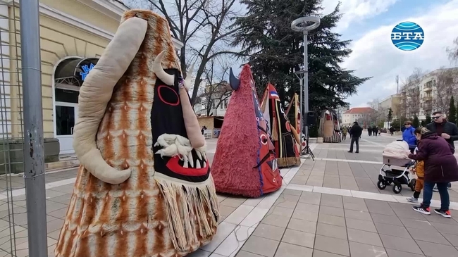 Десетки зрители събра откриването на 18-ата Международна фотографска изложба с фотоконкурс „Кукерландия“ в Ямбол