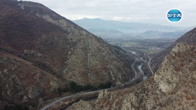 Двойки белоглави лешояди гнездят в Кресненския пролом