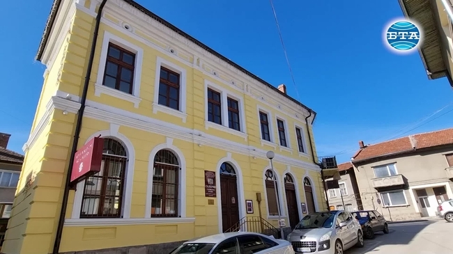 Керамични произведения на изкуството представя изложбата „Вода, земя и огън” в Троян