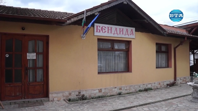 От 30 години фирма "Бендида" изработва знамена 