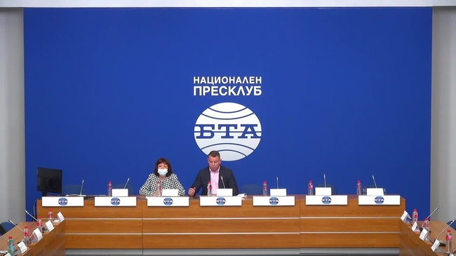 Дискусия на тема: „Ограничаване на броя на мандатите на кметове и общински съветници”.