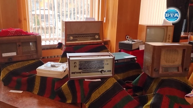 Стари радиа, телевизори и грамофони събира музеят в Брезник