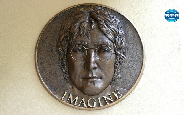 Барелеф на Джон Ленън бе открит на фасадата на Музикалното училище в Пловдив