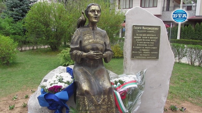 Паметник на Гюрга Пинджурова посреща гостите на Трън