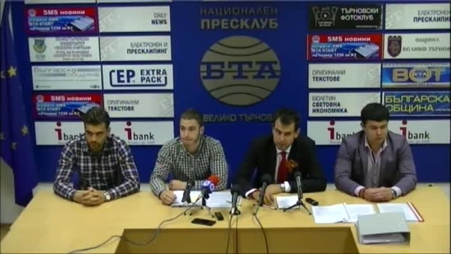 Пресконференция на Инициативния комитет от членове на Студентския съвет във връзка с проведените на 8 май избори за представители на студенти и докторанти в Общото събрание на Великотърновския университет.