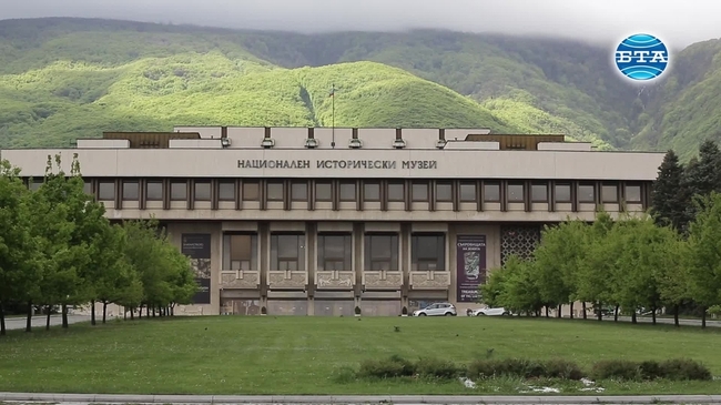 В НИМ бе открита гостуващата изложба "Мозайка от занаяти" на ЕМО "Етър"