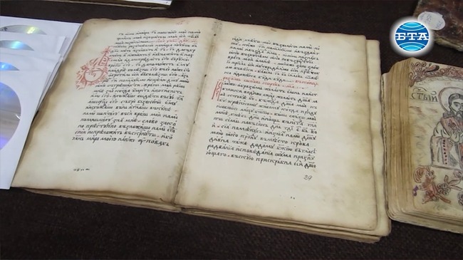 Ценни старинни книги са подредени в изложба в плевенското читалище "Съгласие 1869"