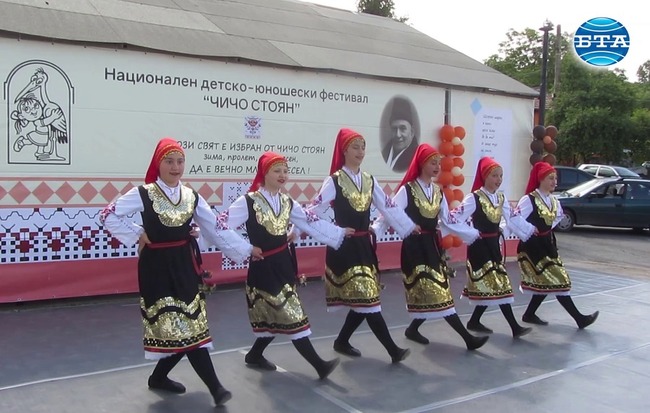 Бесарабски българи пяха и танцуваха в пернишкото село Дивотино