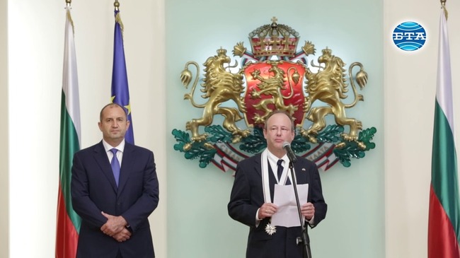 Президентът Румен Радев удостои посланик Ерик Рубин с орден "Стара Планина" първа степен