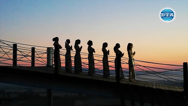 С възстановка на древен орфически ритуал бе посрещнато Слънцето днес в НАР "Кабиле"
