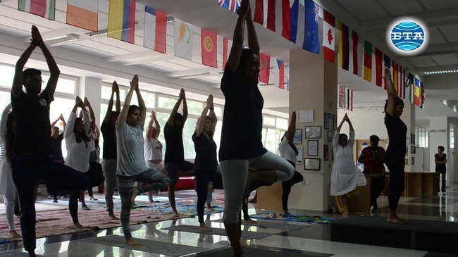 Международния ден на йогата отбелязаха в Добрич с мащабна йога демонстрация 