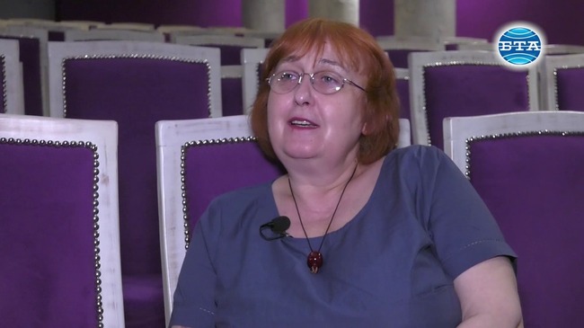 "Зад кулисите" с Нина Димитрова