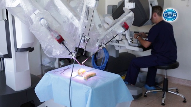 В "Майчин дом" беше открита роботозирина система за хирургия "Да Винчи"