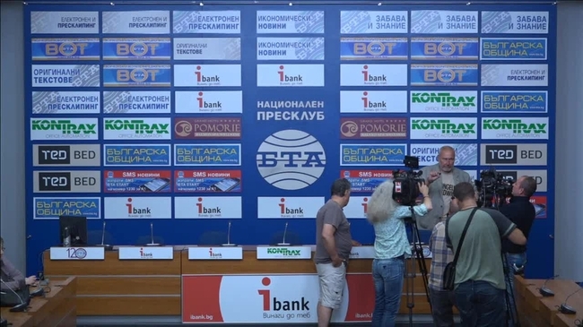 Изключително рядка монета на великия цар Иван Асен II и бронзови кръстове с изображения на светци, са първите уникални находки от новия археологически сезон на Перперикон.