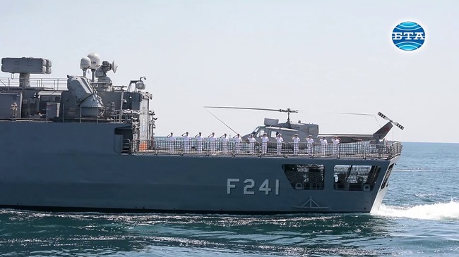 Премиерът Бойко Борисов наблюдава военноморското учение "Бриз 2019"