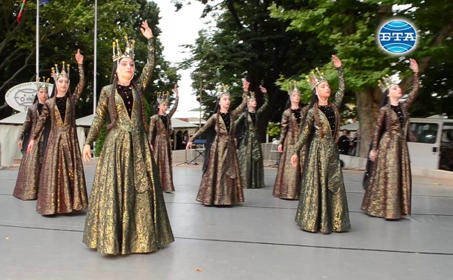 Грузинският фолклорен ансамбъл "BOLNELI" представи в Добрич впечатляващи изпълнения