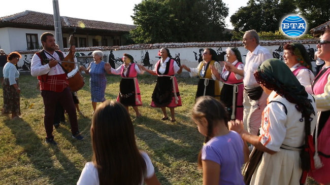 В село Старо Железаре започна петото издание на фестивала по стенна живопис