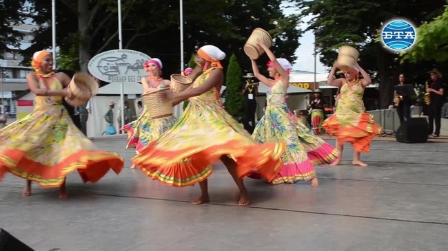 Традиционни танци и музика от Колумбия представи група "Compania Artistica Manglares" в Добрич
