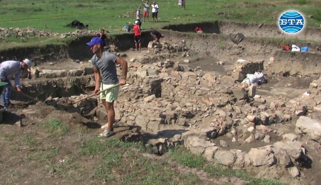 Студенти по археология проучват обекти в НАР "Кабиле" 