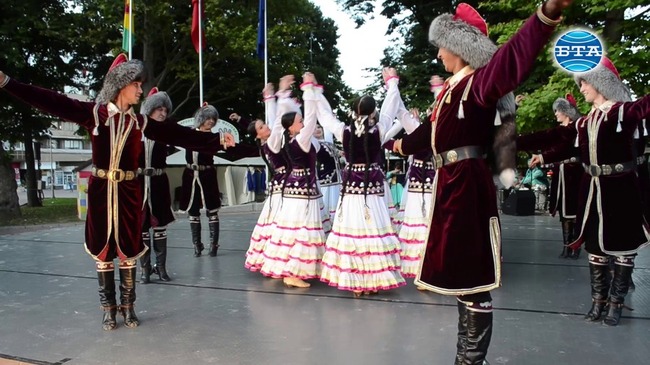 Красотата на традиционните танци и музика на Башкирия представи група "Miras Folk Song and Dance Ensemble" в Добрич