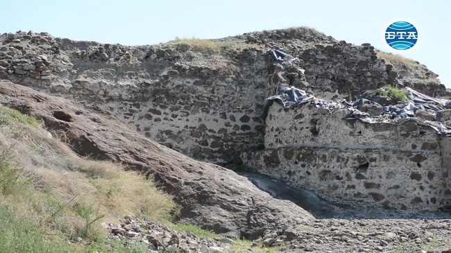 В крепостта "Русокастро" археолози са открили голяма шестоъгълна кула