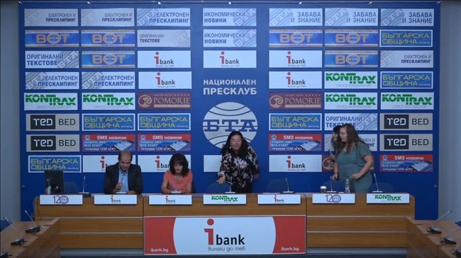 Благотворителната кампания „Изплети топлина” стартира с цветен фестивал. Фестивалът „Шарена плетеница” на 28 и 29 септември в Копривщица ще представи традициите в плетенето вчера и днес.