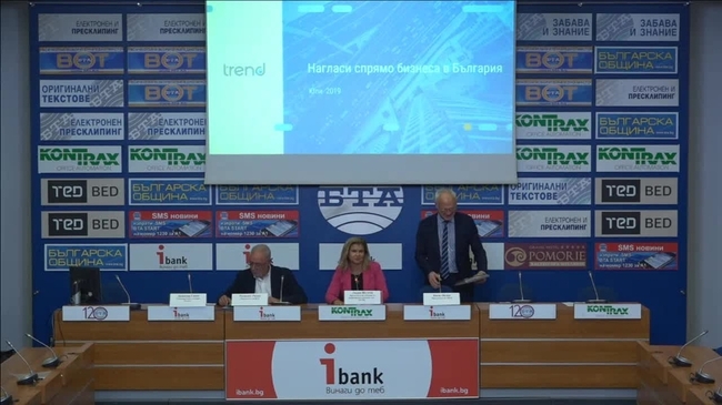 В Копривщица ще бъде интересно, цветно и топло, защото с нас ще бъдат майсторите от Работилница „Седянка”, а "Живият музей" в града ще приюти едни от най-интересните занаяти. Специален гост на фестивала ще бъде участник от Република Корея с мастър клас по плетене на една кука. В рамките на фестивала ще има множество демонстрации и работилници – както за майстори в плетенето, така и за деца.

Благотворителната кампания „Изплети топлина“ е една различна кампания, която помага на хората без дом. Тя е кампани