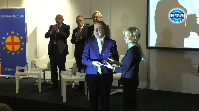 Петър Стоянов получи годишната награда за европейски принос "Проф. Иван Шишманов"