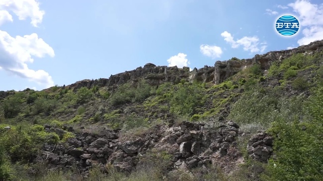 Единствено в групата от Побитите камъни "Кариерата" се разкриват и петте нива на природния феномен
