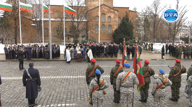 На Богоявление по традиция в София се проведе тържествен водосвет на бойните знамена, флаговете и знамената-светини на Българската армия.