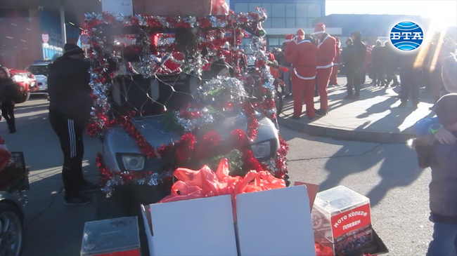 В Плевен стотици мотористи и техните семейства се включиха в дарителска акция за деца в неравностойно положение под мотото "Плевенската мотоколеда". 